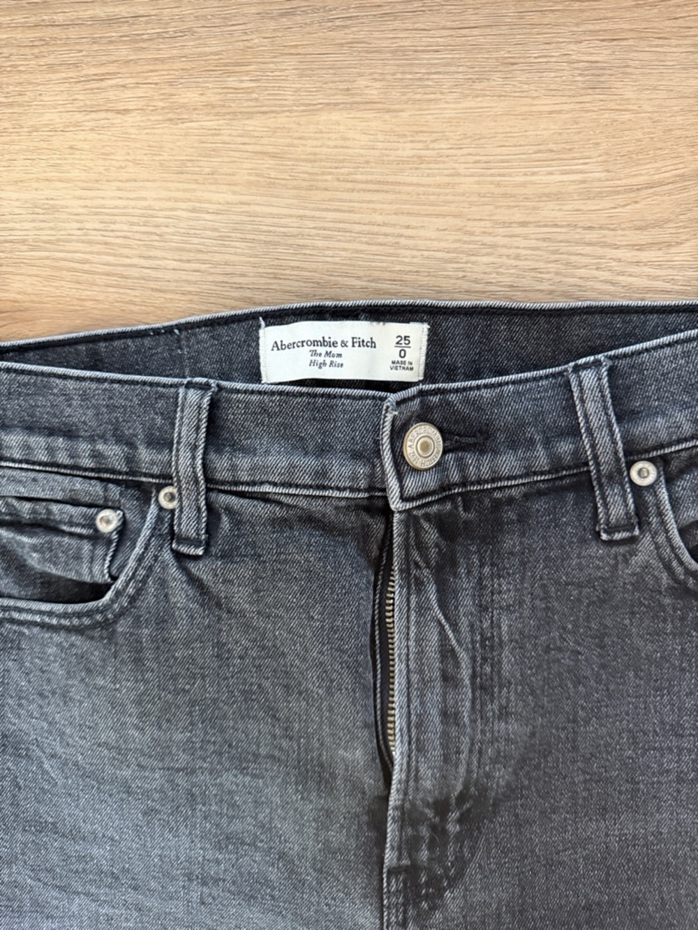 Mom high rise Abercrombie & Fitch Charcoal Jeans